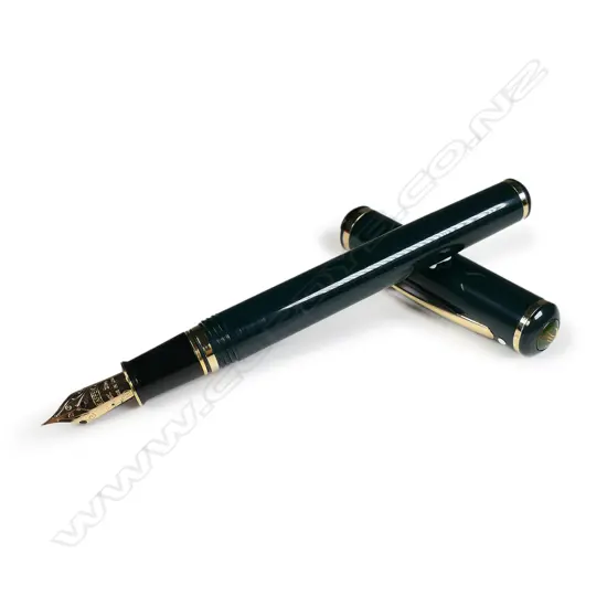 A 18ct gold nib Scheaffer fountain pen,